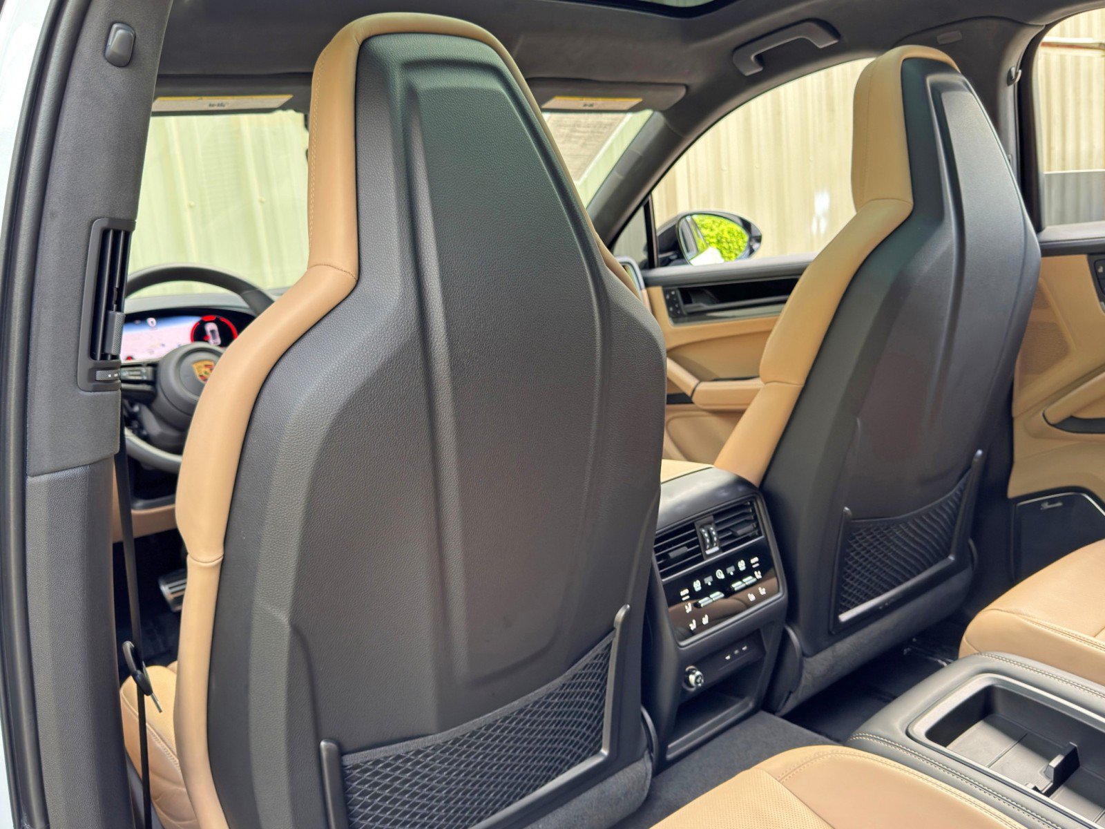 Used 2024 Porsche Cayenne Turbo AWD/4WD image 43