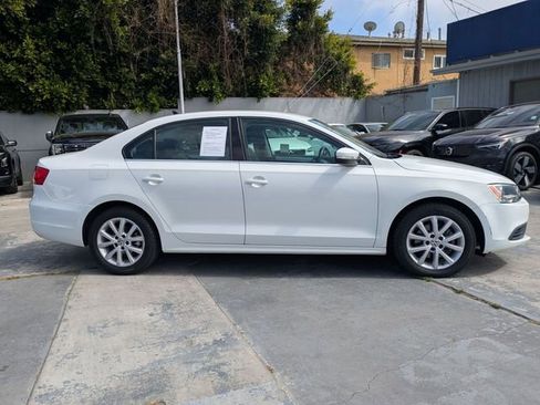 Used 2014 Volkswagen Jetta SE FWD image 2