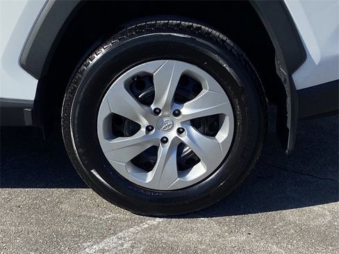 Used 2023 Toyota RAV4 LE image 9