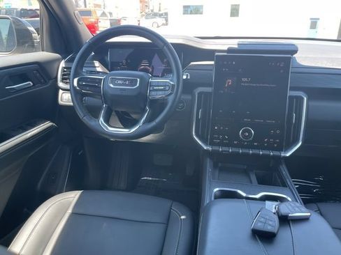 Used 2026 GMC Acadia Elevation w/ Elevation Premium Package FWD image 4