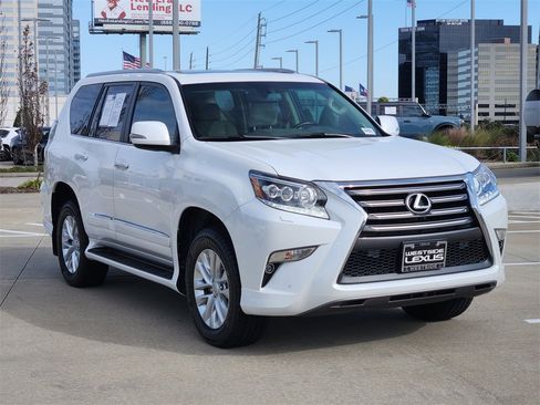 Used 2019 Lexus GX 460 image 3
