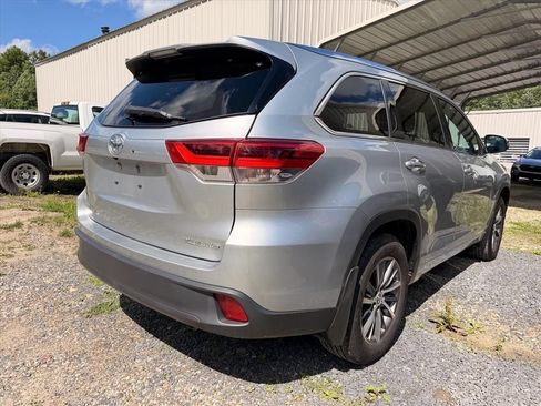 Used 2018 Toyota Highlander XLE AWD/4WD image 18