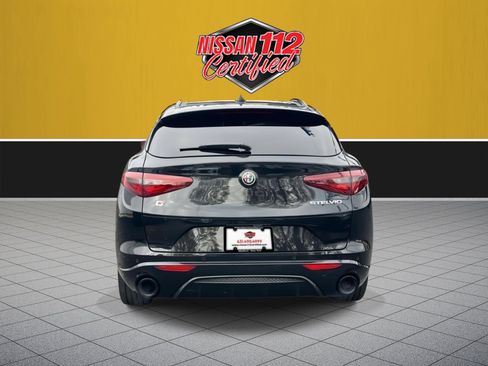 Used 2023 Alfa Romeo Stelvio Veloce AWD/4WD image 5