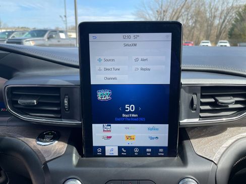 Used 2020 Ford Explorer Platinum w/ Premium Technology Package image 21