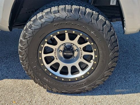 Used 2023 Toyota Tacoma Limited image 5