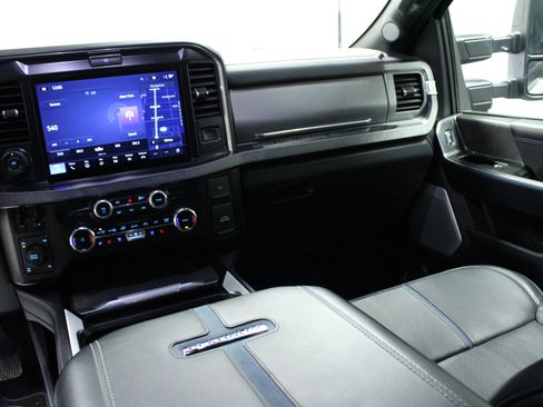 Used 2025 Ford F250 Platinum image 19