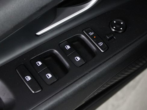 Certified 2025 Hyundai Elantra SE FWD image 23