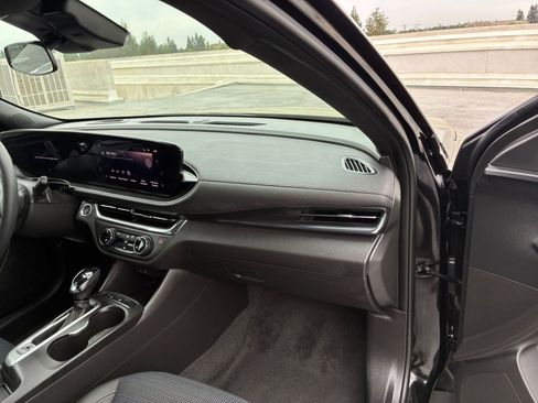 Used 2025 Buick Envista Preferred FWD image 34