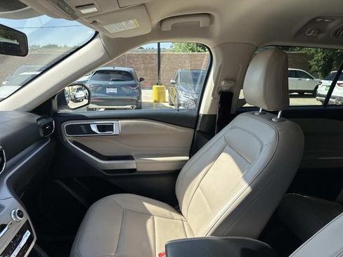 Used 2023 Ford Explorer XLT w/ Equipment Group 202A RWD image 16