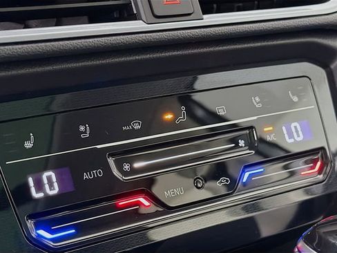 Used 2025 Volkswagen Taos SEL image 22