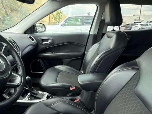 Used 2017 Jeep Compass Latitude w/ Popular Equipment Group AWD/4WD image 3