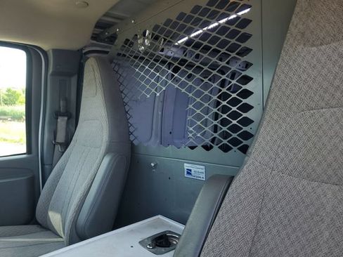 Used 2017 Chevrolet Express 2500 RWD image 8
