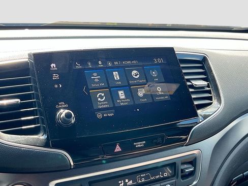 Used 2025 Honda Passport EX-L image 14