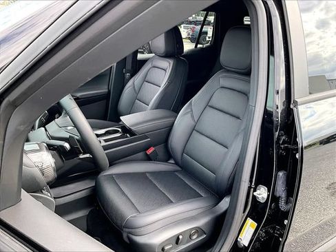 New 2027 Chevrolet Equinox LT w/ Convenience Package II FWD image 10