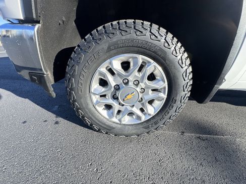 Used 2023 Chevrolet Silverado 2500 LT w/ Convenience Package image 10