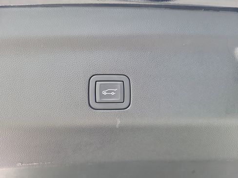 Used 2024 Cadillac Escalade Premium Luxury image 19