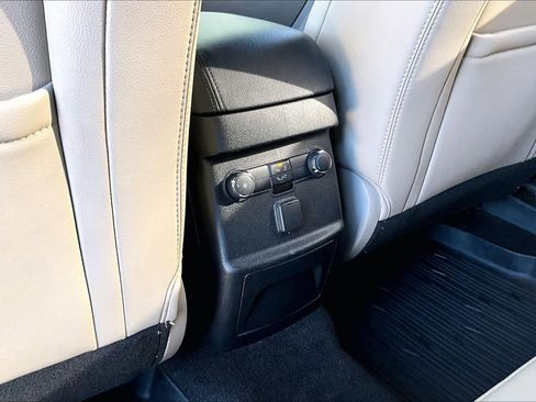 Used 2018 Ford Explorer XLT w/ Equipment Group 202A AWD/4WD image 34