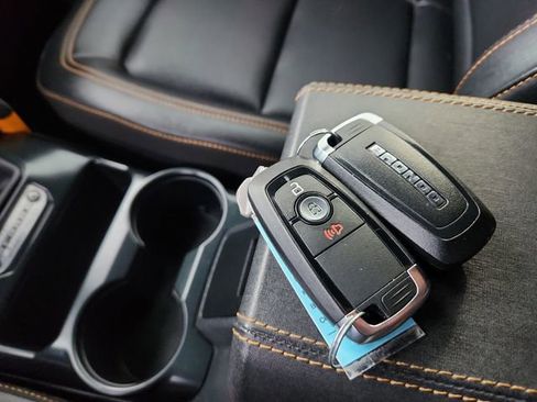 Used 2024 Ford Bronco Badlands image 47