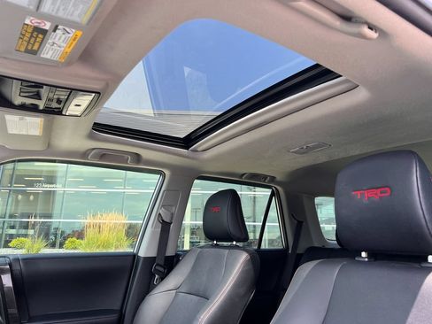 Used 2024 Toyota 4Runner TRD Off-Road Premium w/ Moonroof Package AWD/4WD image 31