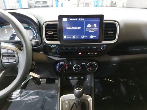 Certified 2025 Hyundai Venue SE FWD image 21