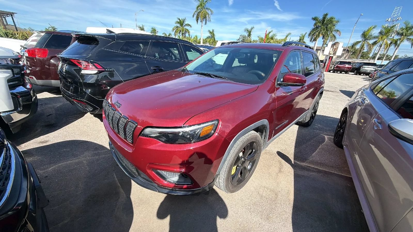 Used 2019 Jeep Cherokee Latitude Plus FWD image 3