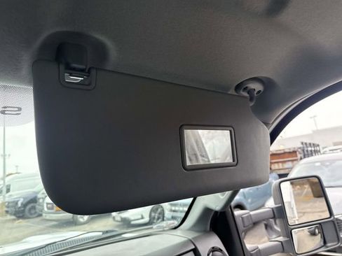 Used 2016 Ford F550 2WD Regular Cab Super Duty image 31