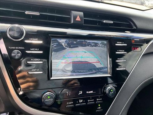 Used 2018 Toyota Camry SE image 19