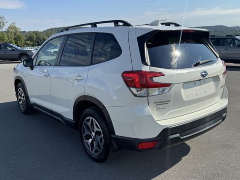 Certified 2022 Subaru Forester Premium AWD/4WD image 6
