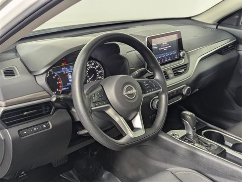 Used 2024 Nissan Altima 2.5 SV image 11
