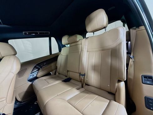 Used 2025 Land Rover Range Rover Long Wheelbase SE image 24