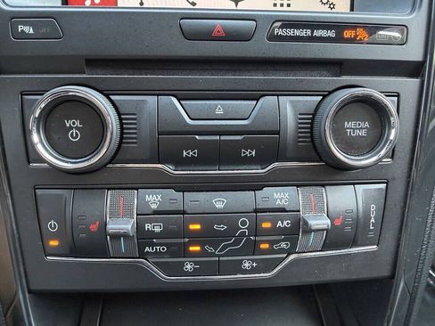 Used 2017 Ford Explorer XLT w/ Equipment Group 202A AWD/4WD image 26