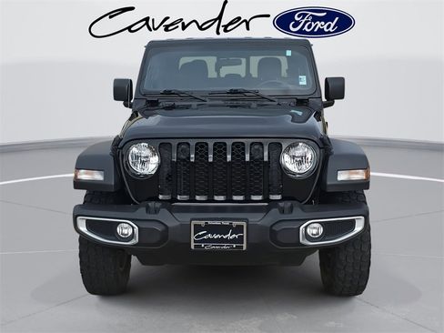 Used 2023 Jeep Gladiator Sport image 2