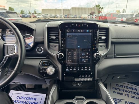 Used 2024 RAM 1500 Laramie AWD/4WD image 17
