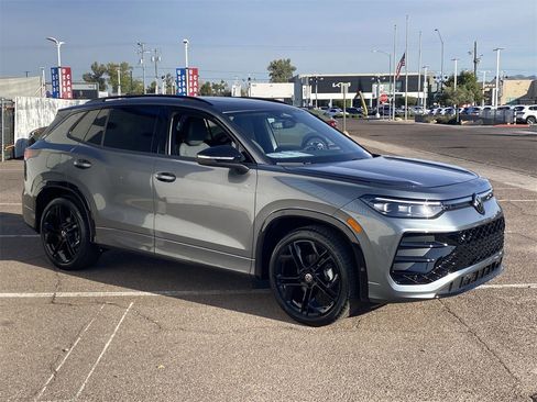 New 2026 Volkswagen Tiguan SE R-Line image 2