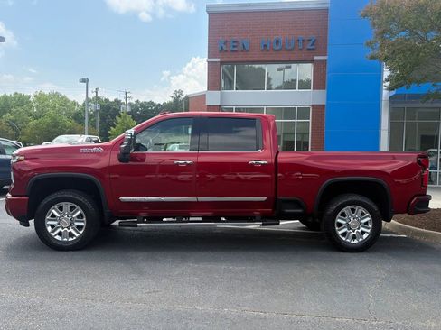 Used 2024 Chevrolet Silverado 2500 High Country w/ Technology Package AWD/4WD image 2