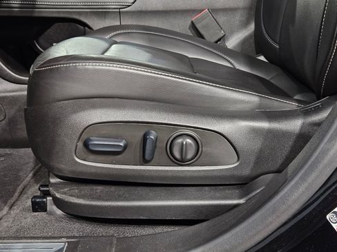 Used 2023 GMC Acadia SLT image 24