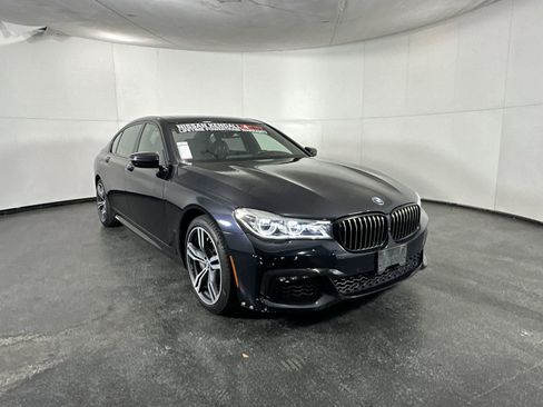 Used 2019 BMW 750i w/ Executive Package image 3