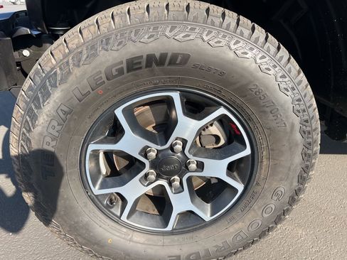 Used 2021 Jeep Wrangler Unlimited Rubicon image 9