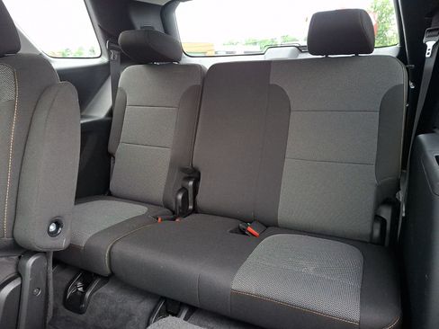 Used 2020 Chevrolet Traverse LT FWD image 11