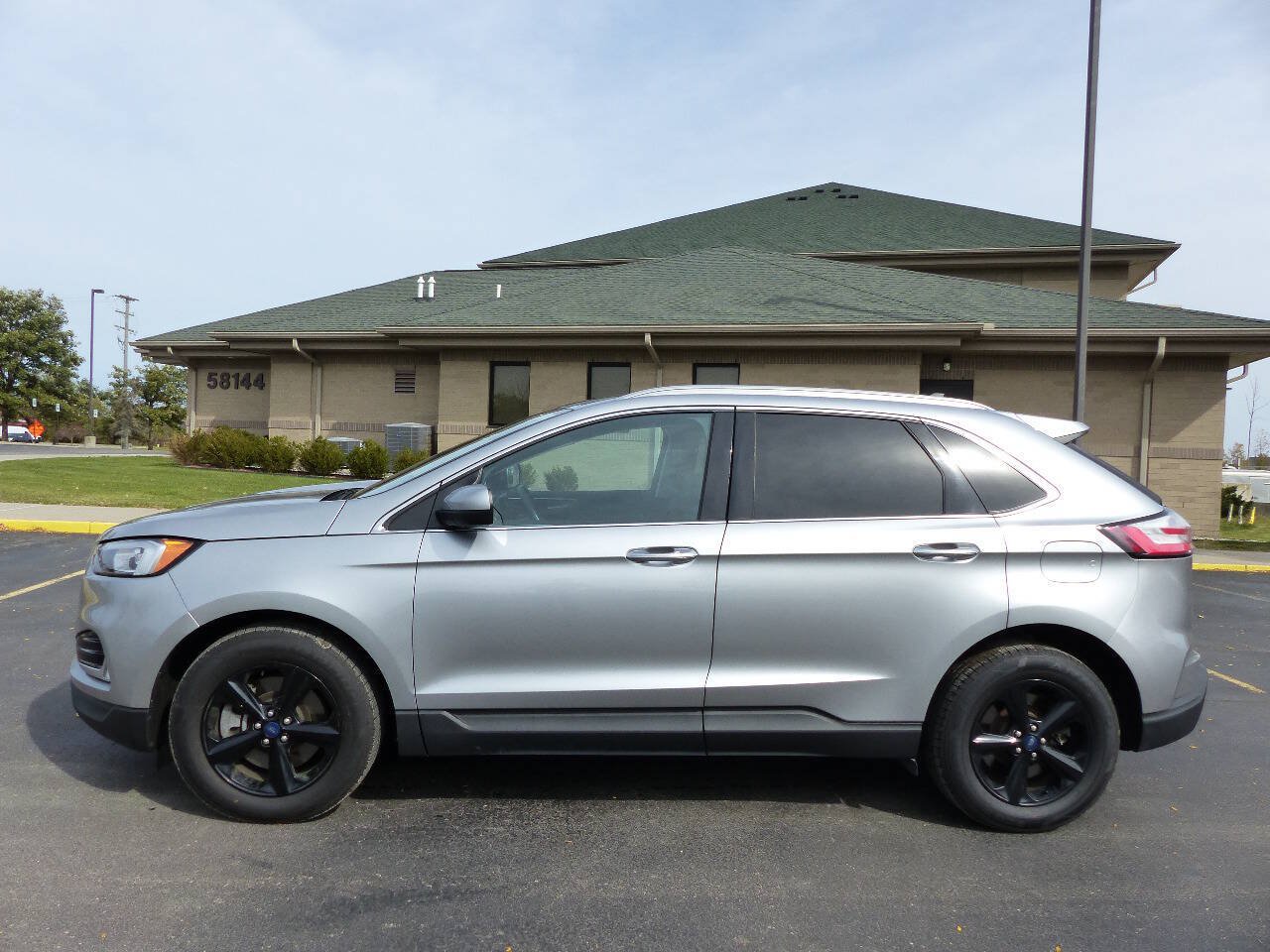 Used 2021 Ford Edge SEL w/ Convenience Package AWD/4WD image 5