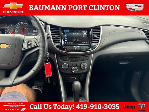 Used 2018 Chevrolet Trax LS FWD image 17