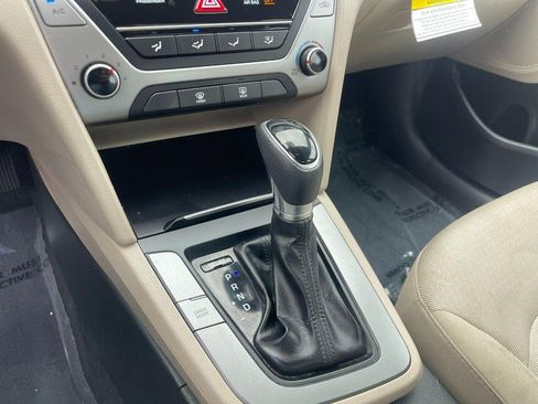 Used 2018 Hyundai Elantra SE FWD image 17