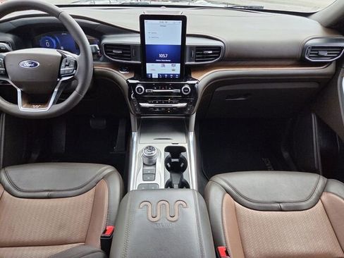 Used 2022 Ford Explorer King Ranch w/ Premium Technology Package image 11