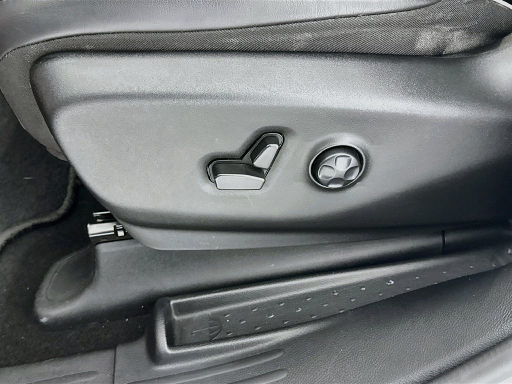 Used 2023 Chrysler Pacifica Limited w/ S Appearance Package FWD image 21