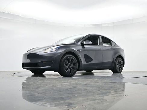 Used 2025 Tesla Model Y Long Range AWD/4WD image 34