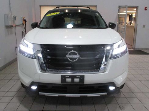 Used 2023 Nissan Pathfinder SL w/ SL Premium Package AWD/4WD image 2