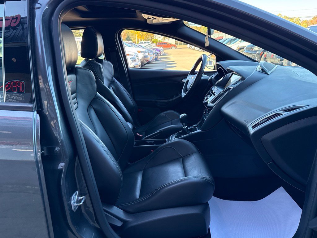 Used 2017 Ford Focus ST w/ Equipment Group 402A FWD image 45