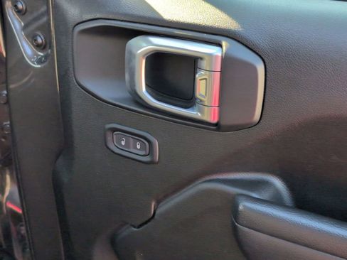 Used 2025 Jeep Wrangler Rubicon w/ Convenience Group image 34