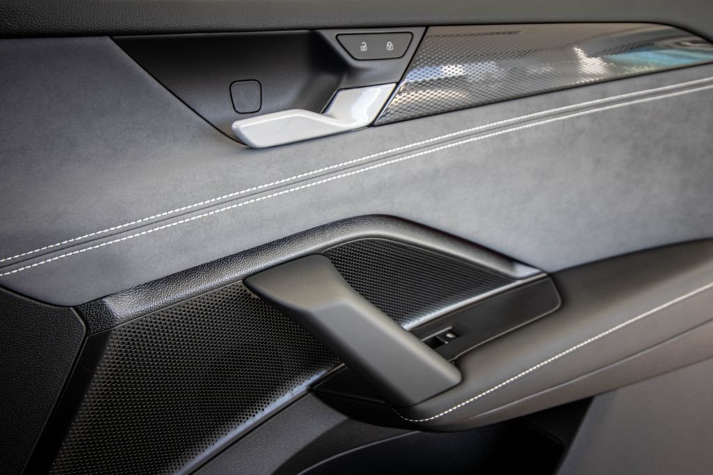 New 2026 Volkswagen Tiguan SE R-Line FWD image 20