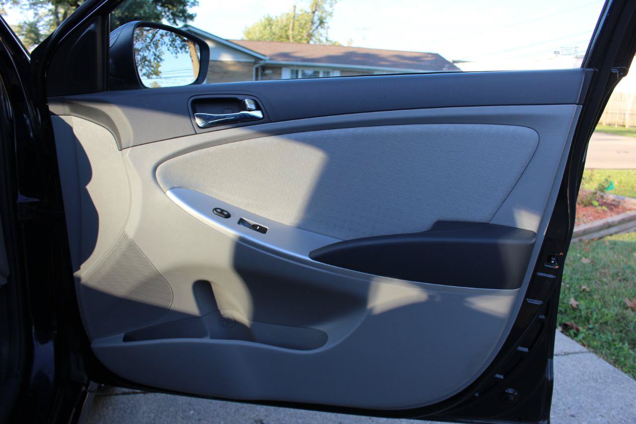 Used 2014 Hyundai Accent SE FWD image 33
